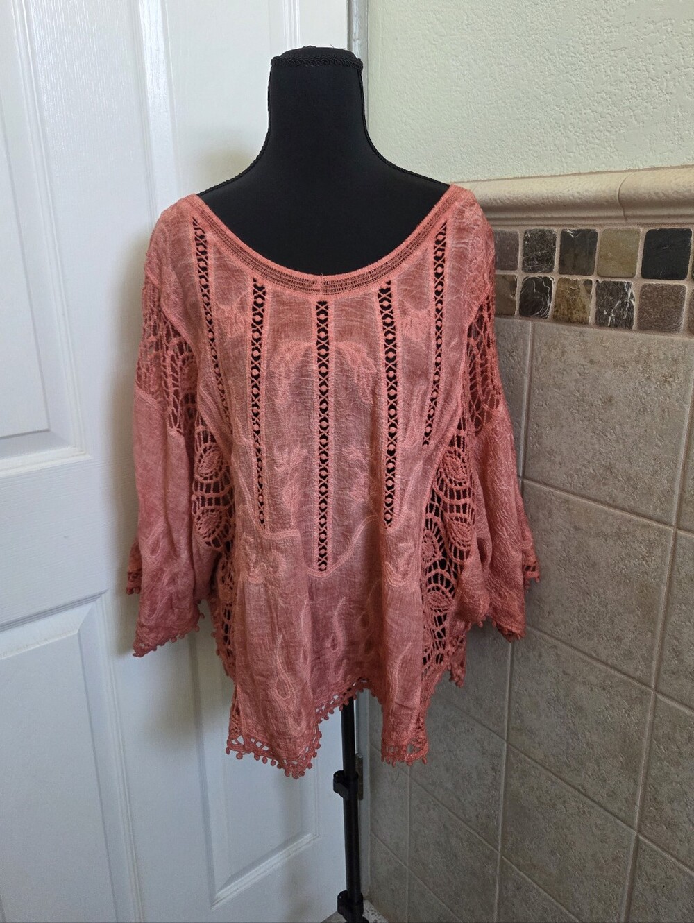 Kindred pink coral lace top with bell sleeves Size 1X festival boho hippie Vacay